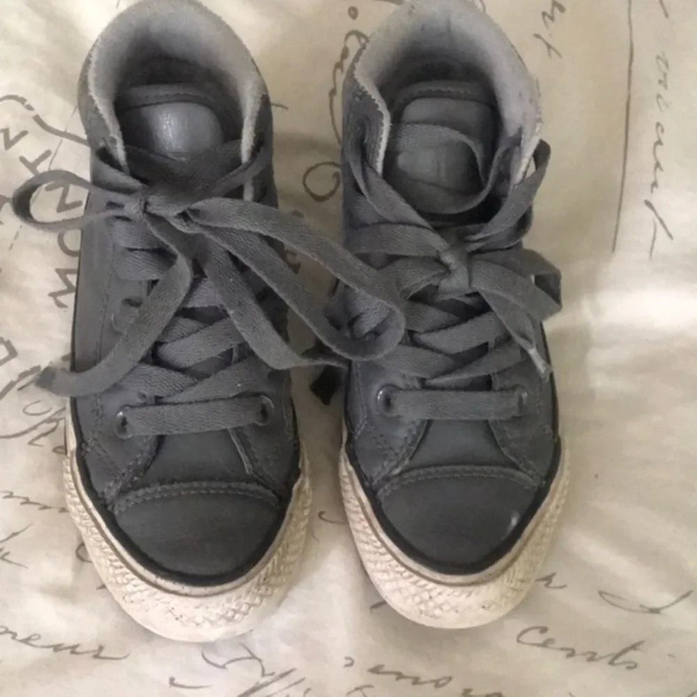 ⭐️ CONVERSE leather/ suede detail classic Hi-top sneakers ⭐️